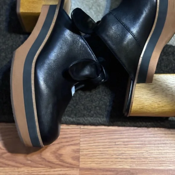 Bernardo Black Mules with Bow and Block Heel - Picture 9 of 12